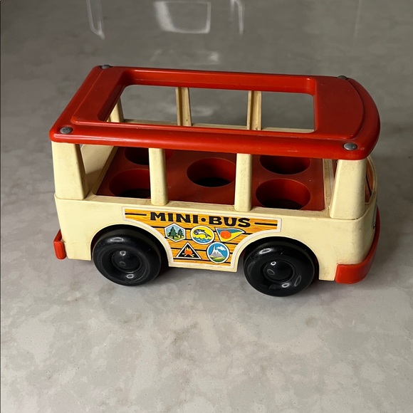 Vintage Fisher Price Little People 1969 Mini Bus With 4 Little People - Picture 4 of 9